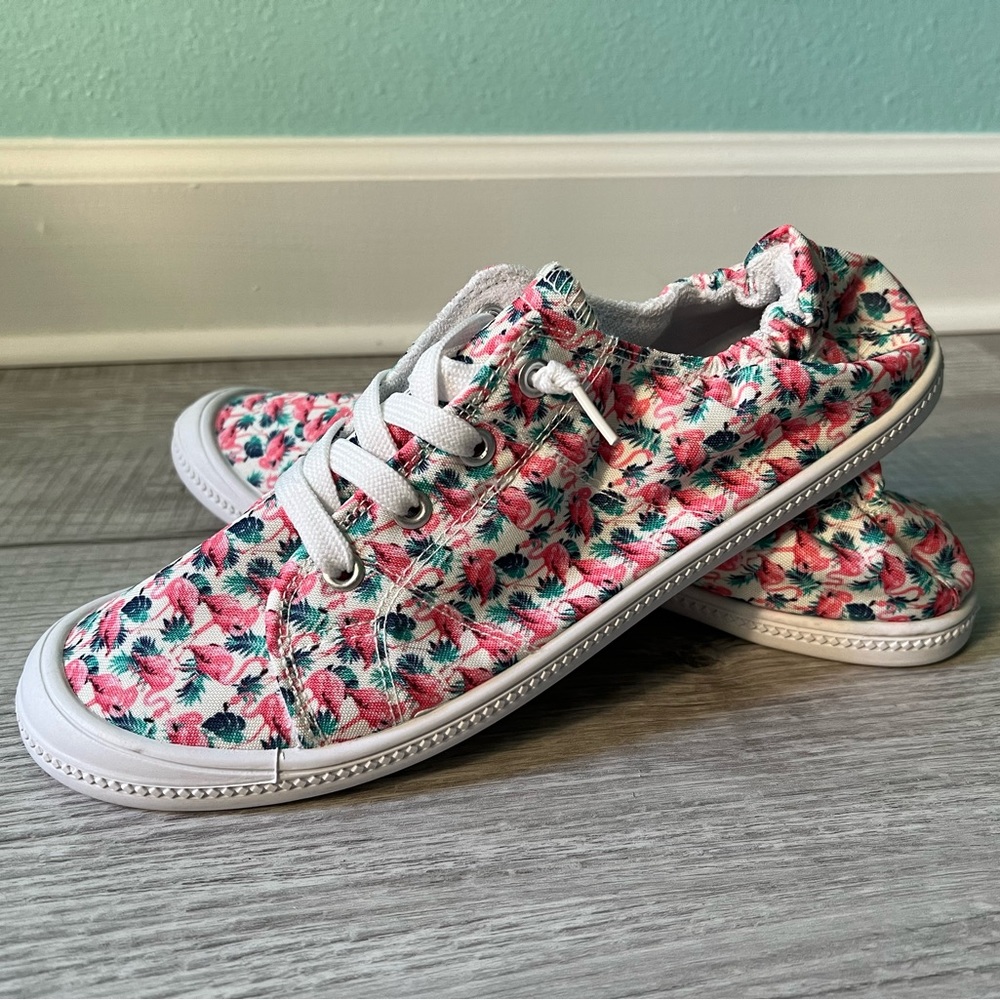 NWOT Cute  Flamingo Women’s Canvas Sneakers